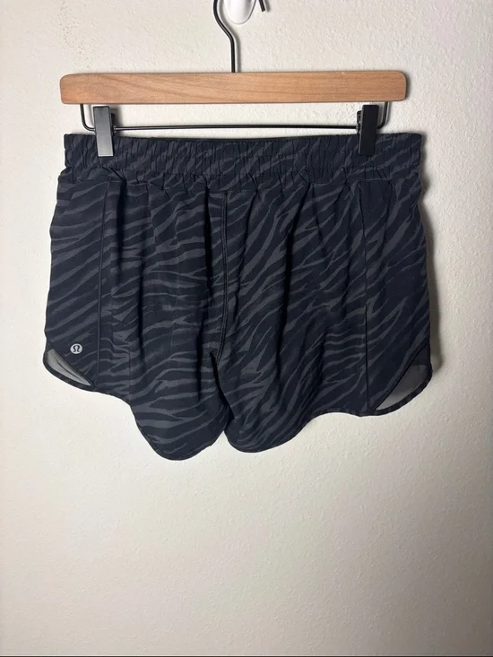 Lululemon Hotty Hot Low Rise Short 4"
Le Tigre Camo Deep Coal Multi/Black W7AUIT - Picture 2 of 3